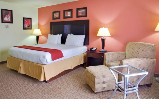 Holiday Inn Express & Suites Alexandria by IHG