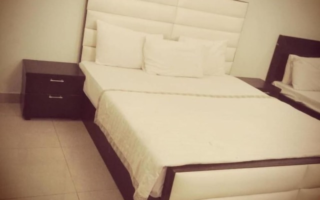 Hotel Versa Apartment and Lodges Lahore