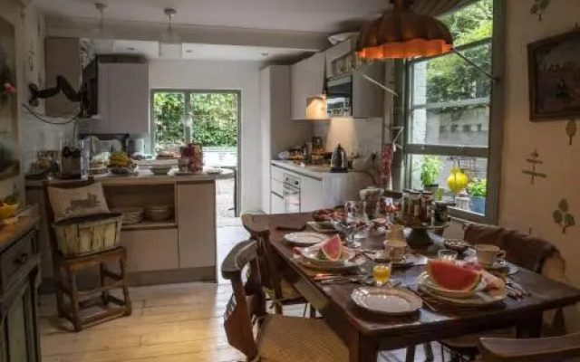 Hurlingham Bed  Breakfast