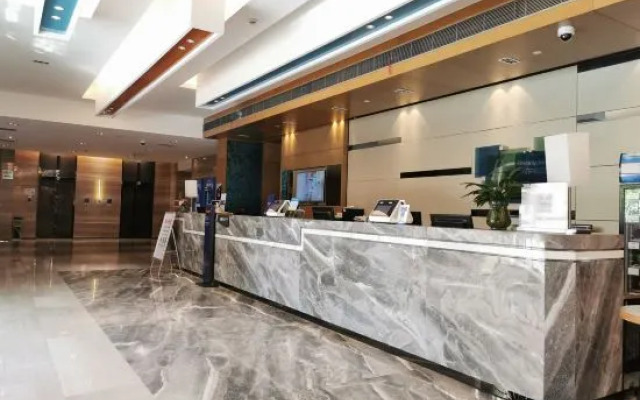 New Jinqiao Holiday Apartment
