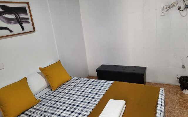 M-A Catrachos Rooms