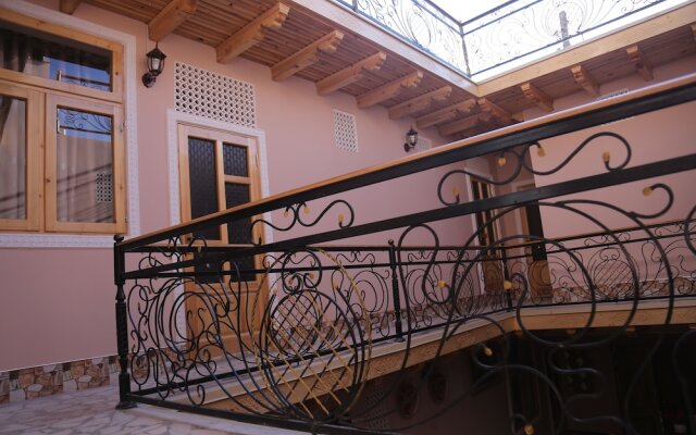 Отель Anis-Pari