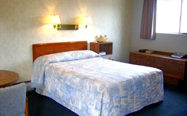 Capital O Swan Inn Comstock Park