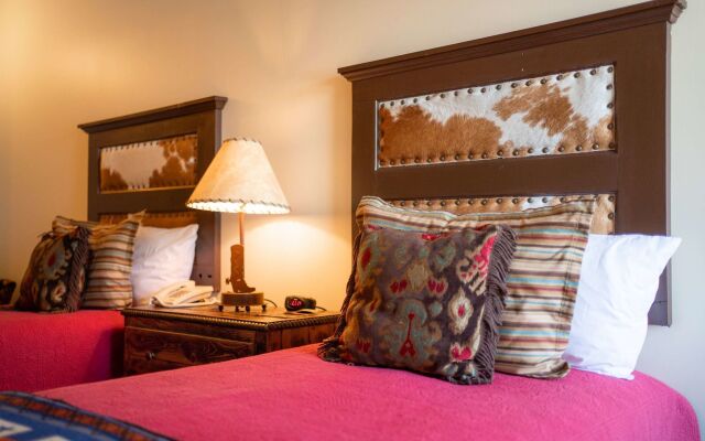 Sheridan Inn, B/W Signature Collection