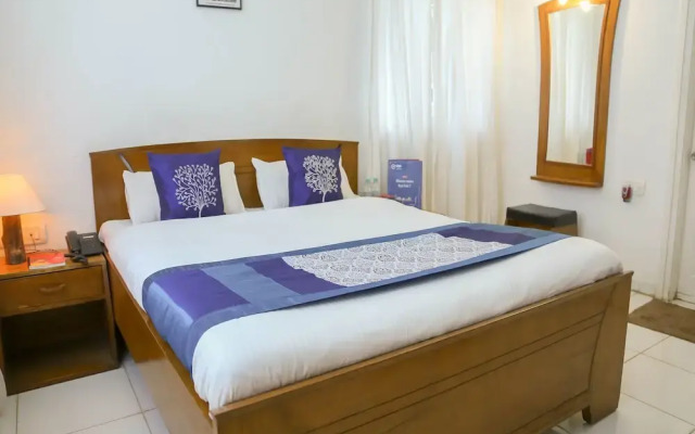 OYO 10483 Hotel The Signature Crest