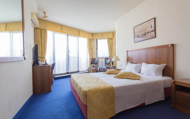 Hotel Opera by ZEUS International