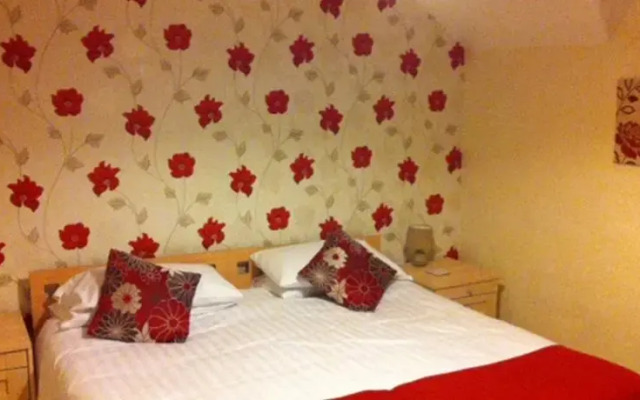 Tyn-Y-Groes Hotel