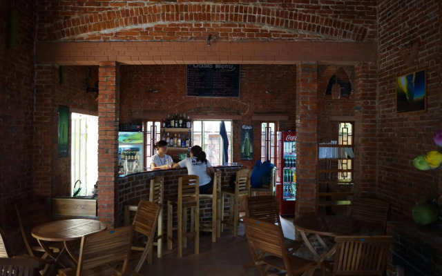 Oasis Bar and Hostel