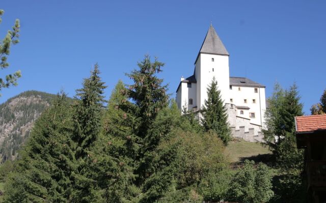 Lovely Chalet in Weißpriach Near Ski Lift