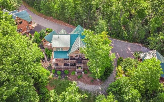 Bear Elegance - Three Bedroom Cabin