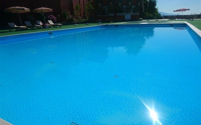 Abana Berrunil Otel