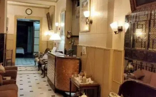 Triomphe Hotel