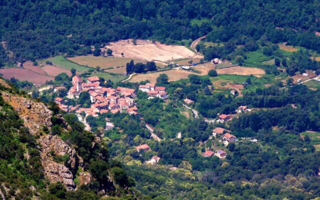 Chambre INDEPENDANTE et aménagée 25 kms Ajaccio