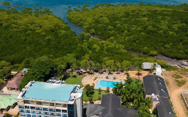 Tanga Beach Resort & Spa