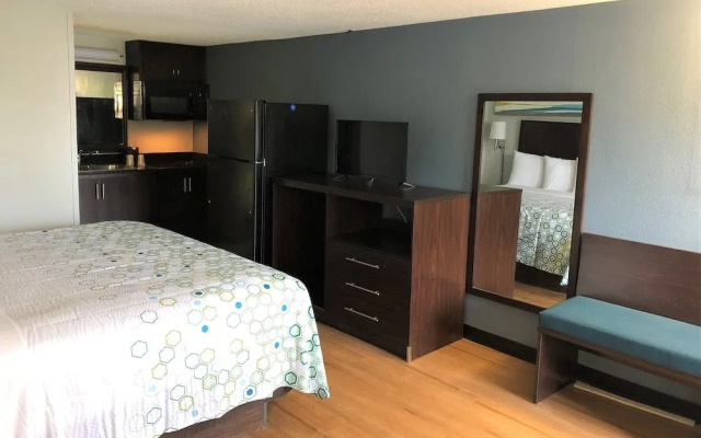 HomeTowne Studios By Red Roof Augusta