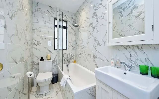 Large 1 Bedroom Apartment - Chelsea