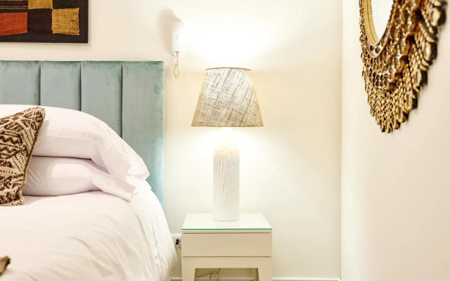 ✶ Maras Residence ✶ LUXURY Rooftop Pool & Grill