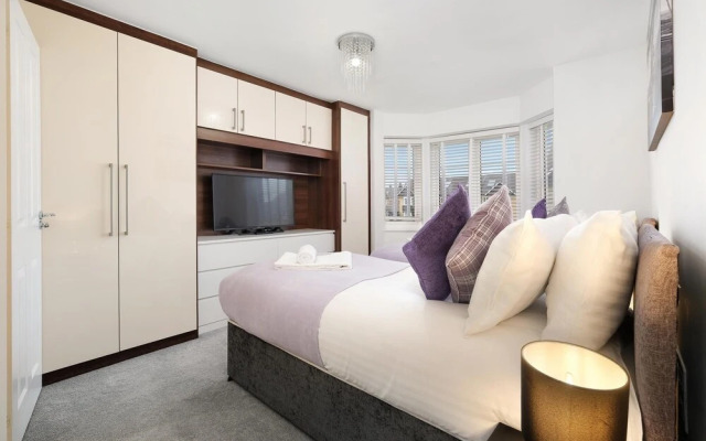 Oxlade Serviced Hse 3 Bedrms  6 singles