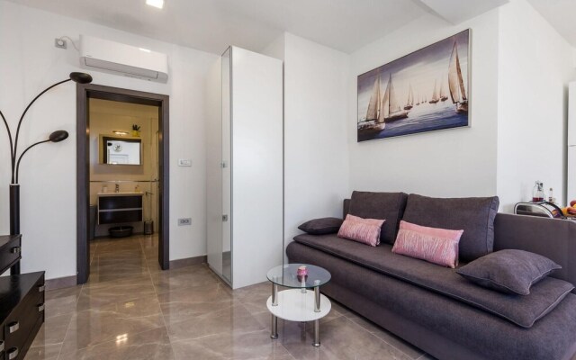 Awesome Apartment in Rijeka With Wifi and Outdoor Swimming Pool