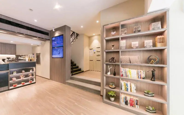 Hanting Hotel (Shanghai Zhongshan Park Metro Stat)