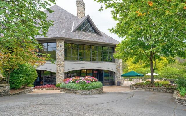 The Golf Shack - Picturesque Views on Deck!