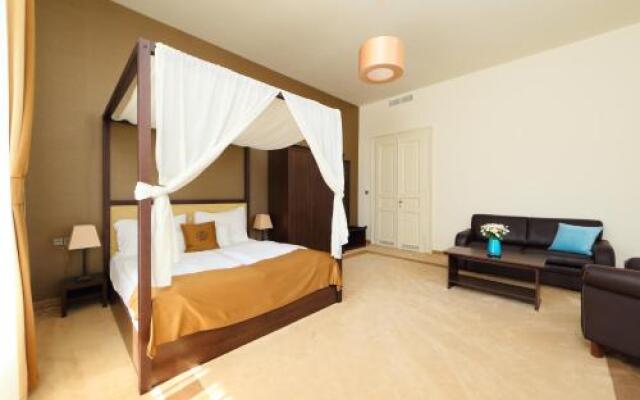 Ipoly Residence - Executive Hotel Suites