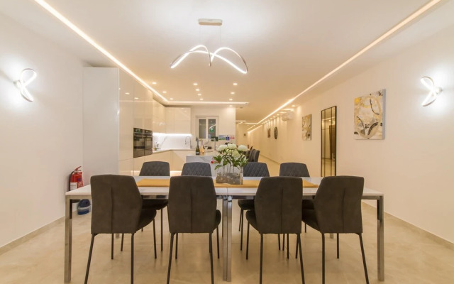 Modern Spacious apt 2mn to the sea Qawr