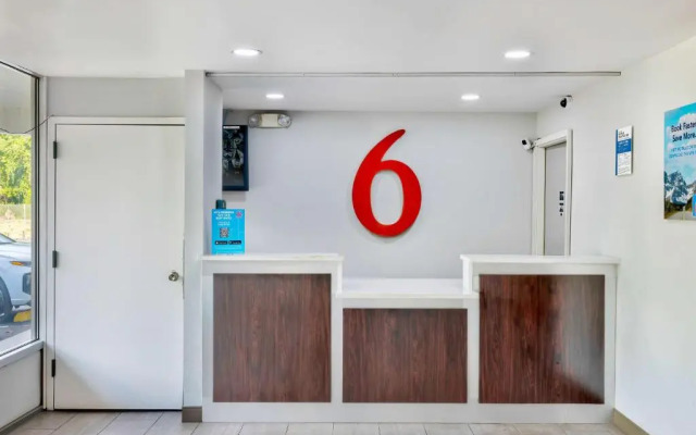 Econo Lodge Coliseum