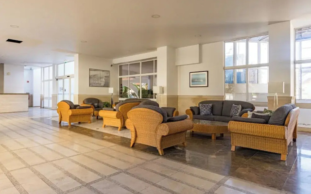 2 Bed-sleeps 4-vilamoura Beach-pool-spa-balcony