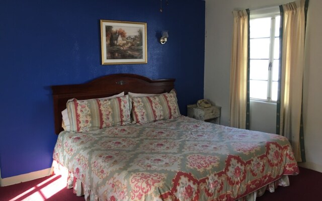 Azure Hills Inn & Suites