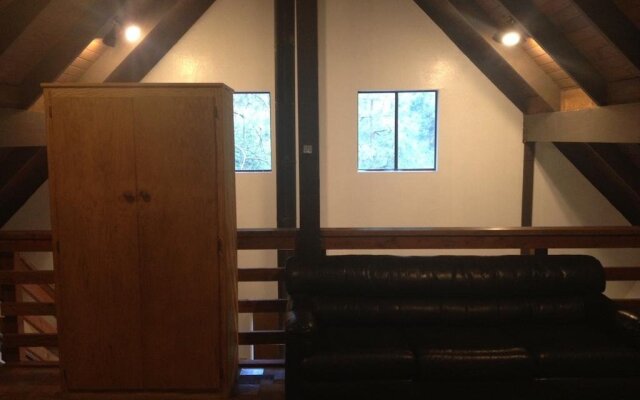 Yosemite Creekside Birdhouse