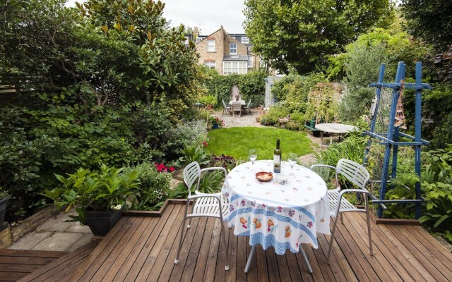 Magnificent Clapham Common Home close to Brixton