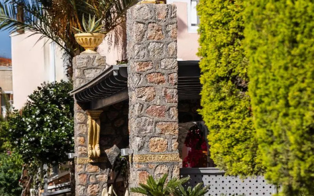 Polydefkis Hotel