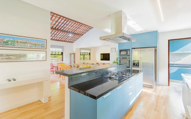 GB77 Ótima Casa 5 Quartos com Piscina