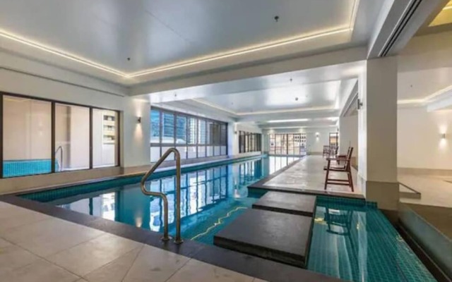 Stylish Central City Apartment With  Pool & Gym