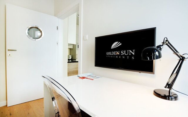 Golden Sun Apartments - Port