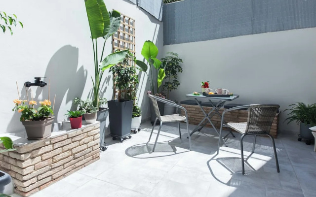 Pireas Jewel New Design Apt w Backyard