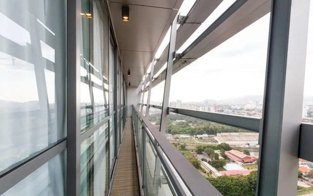3BR Sky Views by GuestReady