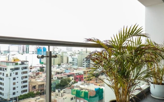 w Amazing 3BR With Balcony in Miraflores