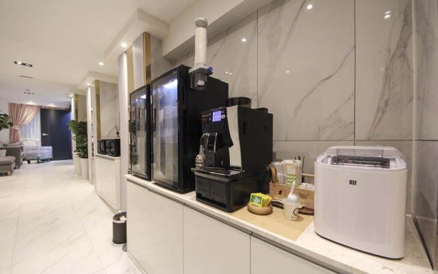 Hotel C-Line