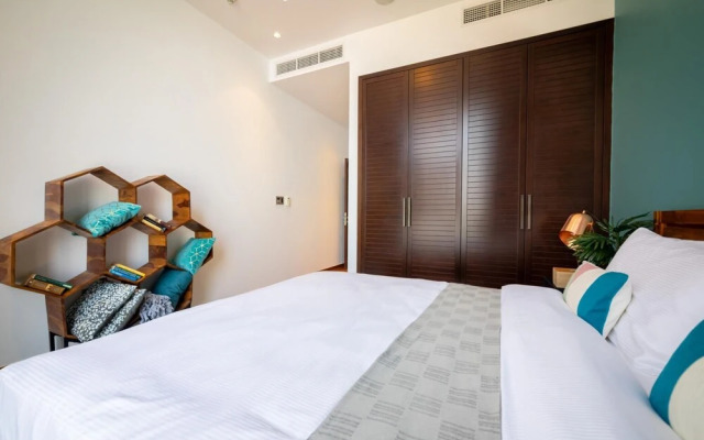 Palm Jumeirah Luxury w Private Beach Atlantis View
