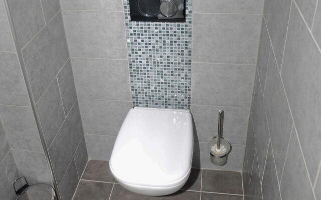 Spacious Holiday Home in Anglars-nozac With Swimming Pool