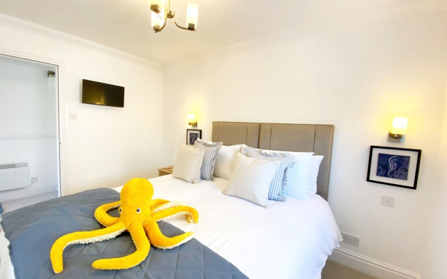 The Degas Sea View Suite