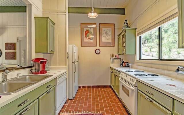 Lego House - Three Bedroom Cabin