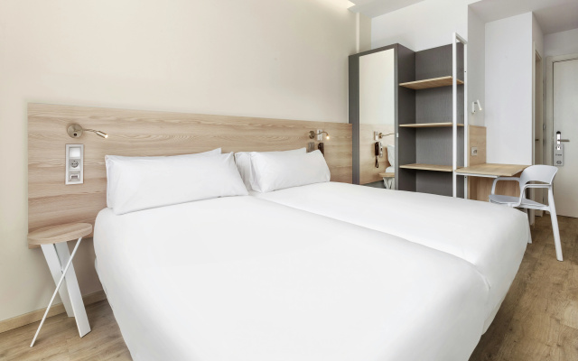 B&B HOTEL Málaga Centro - Image 4