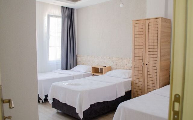 1989 Hotel Sebat