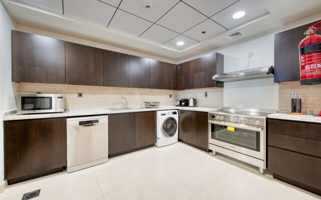 Luxury Palm Property w Beach Sea View