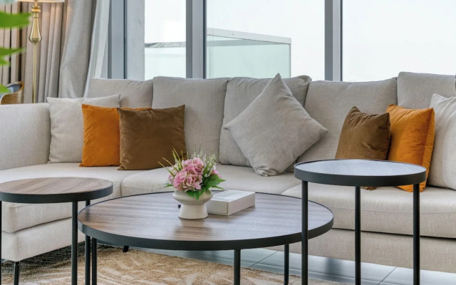 PVH - 1BR Lagoon View - District One