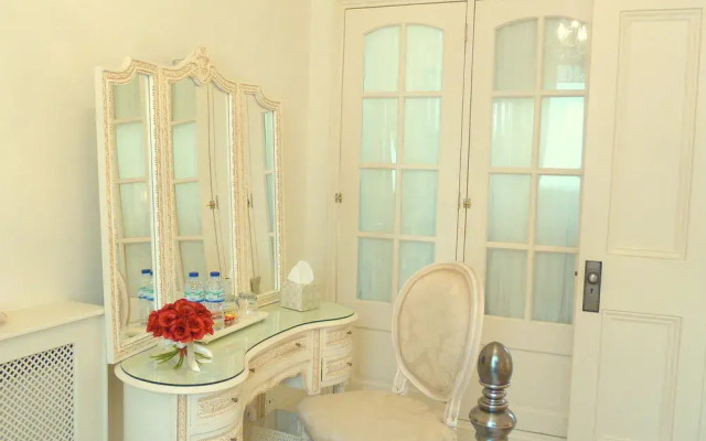 Hesketh Crescent Apartment