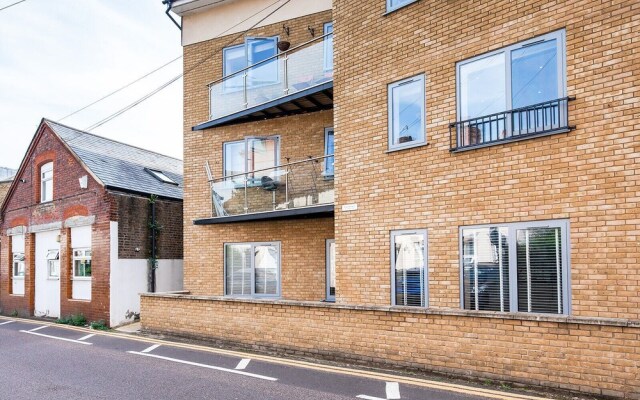 Emerald Court Executive Watford Central Apartment